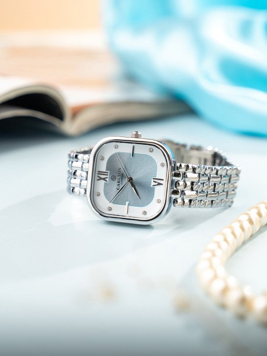 Women Dial & Stainless Steel Straps Analogue Watch